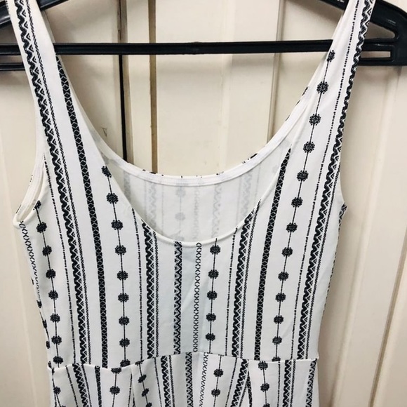 Skater dress - Picture 3 of 7